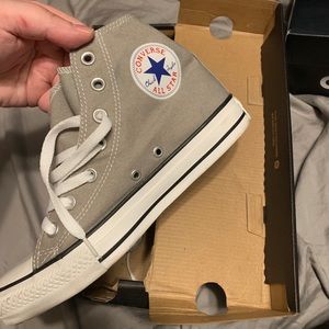 Lightly used Converse chuck taylor high tops